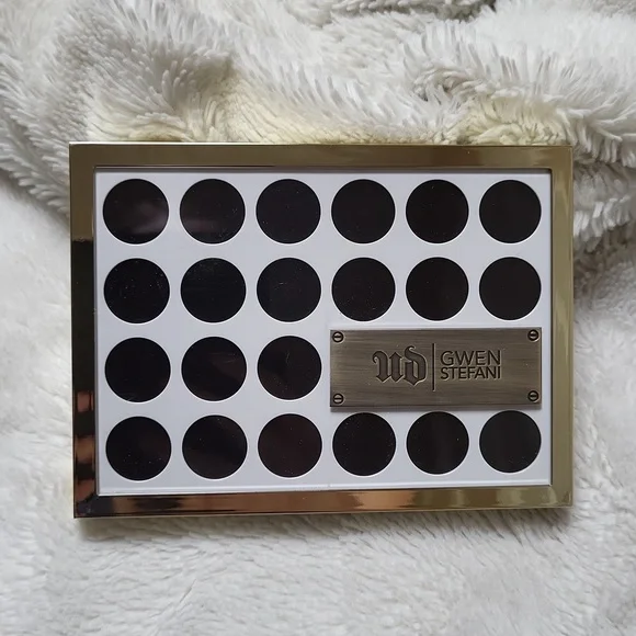 RARE Urban Decay X Gwen Stefani Eyeshadow Palette! - Picture 5 of 14